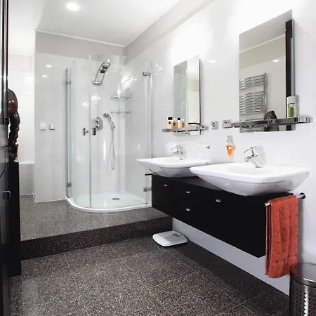 Spacious Elegance In The Heart Of Old Town Daire Prag