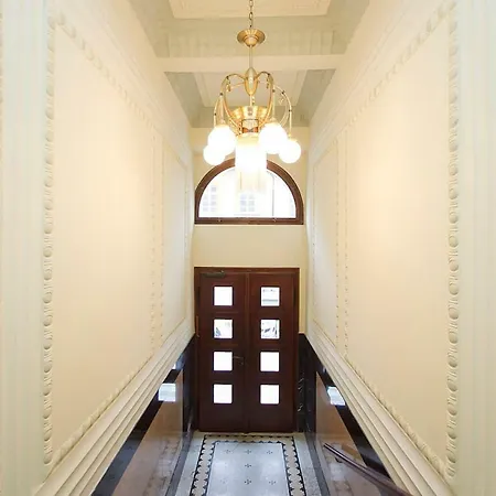 Apartment Spacious Elegance In The Heart Of Old Town
