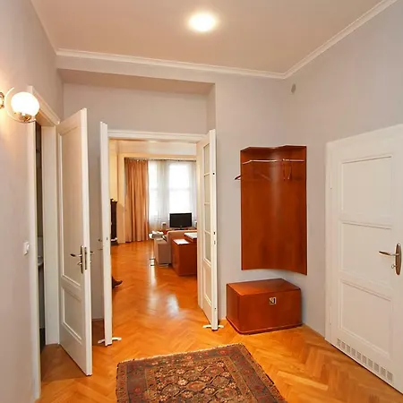 Daire Spacious Elegance In The Heart Of Old Town *