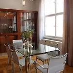 Spacious Elegance In The Heart Of Old Town Apartamento