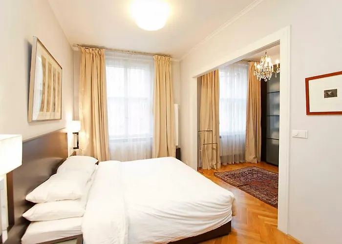 Spacious Elegance In The Heart Of Old Town